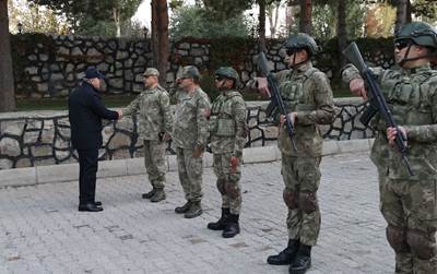 Millî Savunma Bakanı Hulusi Akar, Pençe-Kilit Operasyonu’na Katılan Birliklerin Komutanlarıyla Toplantı Yaptı 