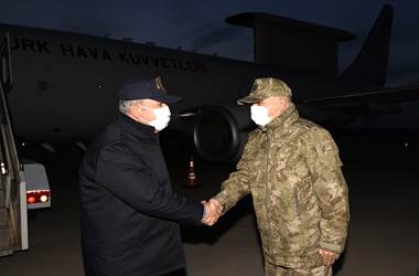Millî Savunma Bakanı Hulusi Akar, Suriye Sınır Hattında Toplantı Yaptı