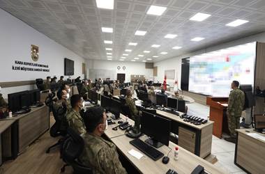 Millî Savunma Bakanı Hulusi Akar, Suriye Sınır Hattında Toplantı Yaptı