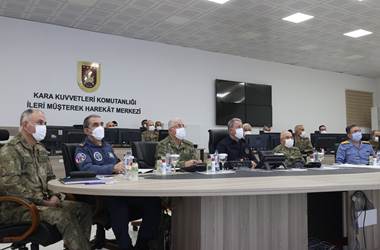 Millî Savunma Bakanı Hulusi Akar, Suriye Sınır Hattında Toplantı Yaptı