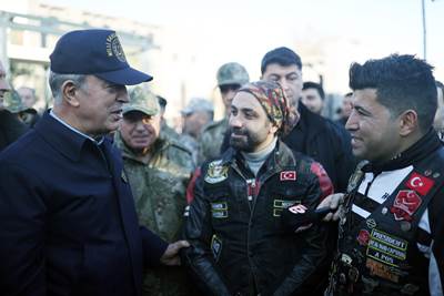 Millî Savunma Bakanı Hulusi Akar ve Beraberindeki TSK Komuta Kademesi, Diyarbakır Caddelerinde Gezdi, Vatandaşlarla Sohbet Etti