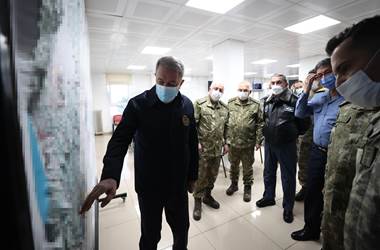 Millî Savunma Bakanı Hulusi Akar Hatay’da Konuştu: “Bizim Toprağımızda Gözü Olanların Gözlerinin Ne Hâle Geldiğini Tarihi Okuyanlar Görür.”
