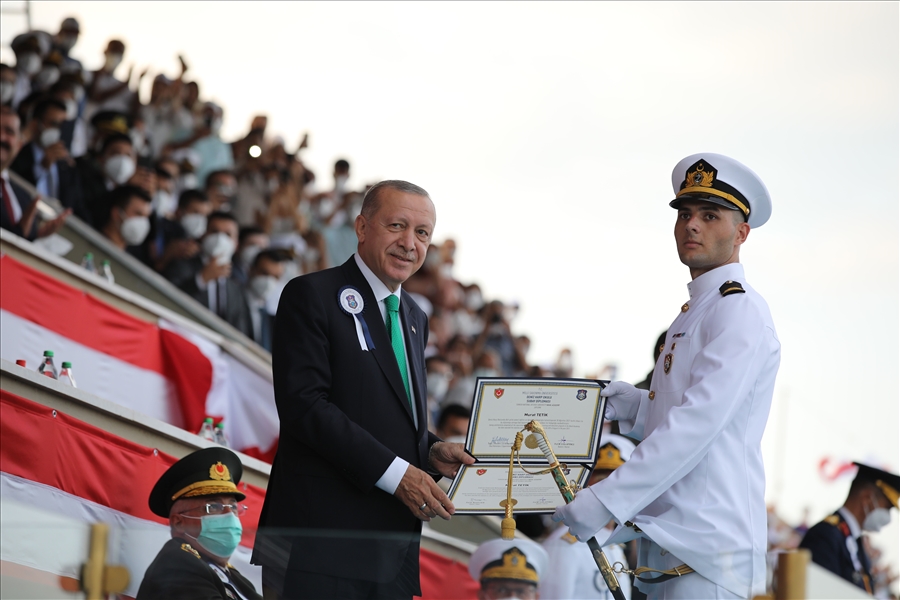 Cumhurbaşkanımız Sn. Erdoğan Teğmenlere Seslendi: “Türk Silahlı Kuvvetlerimiz Artık Daha Güçlüdür, Daha Kabiliyetlidir, Daha Öz Güvenlidir.”