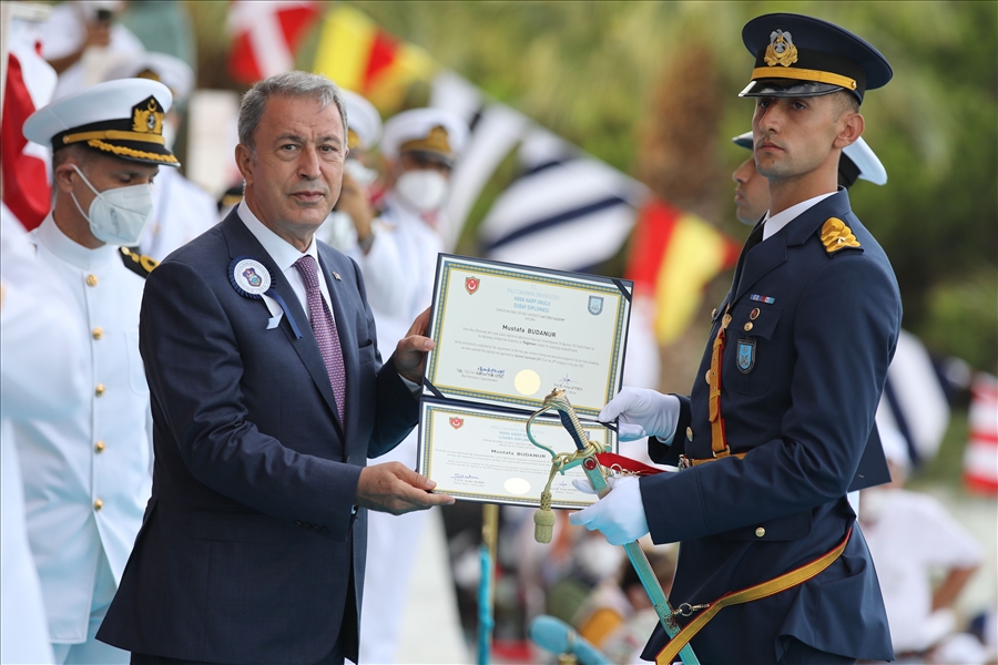 Cumhurbaşkanımız Sn. Erdoğan Teğmenlere Seslendi: “Türk Silahlı Kuvvetlerimiz Artık Daha Güçlüdür, Daha Kabiliyetlidir, Daha Öz Güvenlidir.”