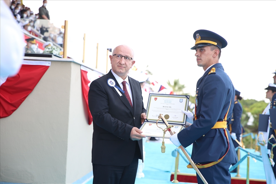 Cumhurbaşkanımız Sn. Erdoğan Teğmenlere Seslendi: “Türk Silahlı Kuvvetlerimiz Artık Daha Güçlüdür, Daha Kabiliyetlidir, Daha Öz Güvenlidir.”