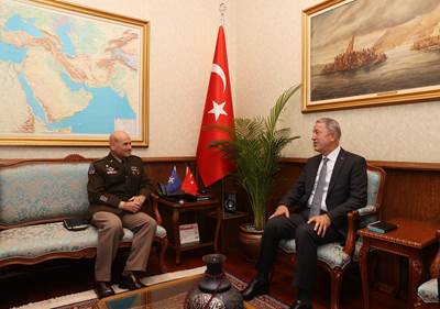 Millî Savunma Bakanı Hulusi Akar, NATO Avrupa Müttefik Yüksek Komutanı (SACEUR) Org. Christopher G. Cavoli’yi Kabul Etti