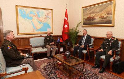 Millî Savunma Bakanı Hulusi Akar, NATO Avrupa Müttefik Yüksek Komutanı (SACEUR) Org. Christopher G. Cavoli’yi Kabul Etti