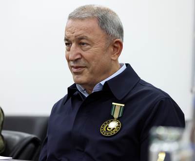 Millî Savunma Bakanı Hulusi Akar’a Azerbaycan’da Madalya Tevcih Edildi