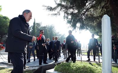 Millî Savunma Bakanı Hulusi Akar ve NATO Genel Sekreteri Jens Stoltenberg’den Şehitler Abidesi’ne Ziyaret