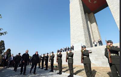 Millî Savunma Bakanı Hulusi Akar ve NATO Genel Sekreteri Jens Stoltenberg’den Şehitler Abidesi’ne Ziyaret