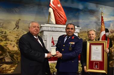 Türkiye Şehitlerini Anıyor Etkinliği Kapsamında Birinci Dünya Savaşı Şehitleri Binbaşı Ali Faik Bey ve Teğmen Fevzi Efendi Kardeşler ile Kore Savaşı Şehidi P.Kd.Bçvş Abdi Özkan Anıldı