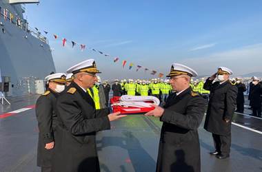 Deniz Kuvvetlerimizin En Büyük Gemisi Olacak LHD ANADOLU’ya Törenle Türk Bayrağı Çekildi 