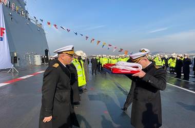 Deniz Kuvvetlerimizin En Büyük Gemisi Olacak LHD ANADOLU’ya Törenle Türk Bayrağı Çekildi 