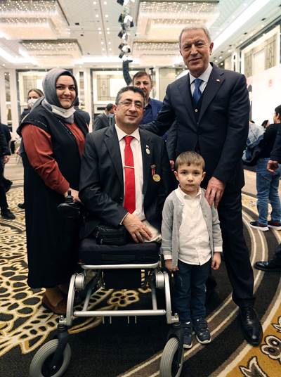 Millî Savunma Bakanı Hulusi Akar ve Beraberindeki TSK Komuta Kademesi Şehit Aileleri ve Gazilerle İftarda Buluştu