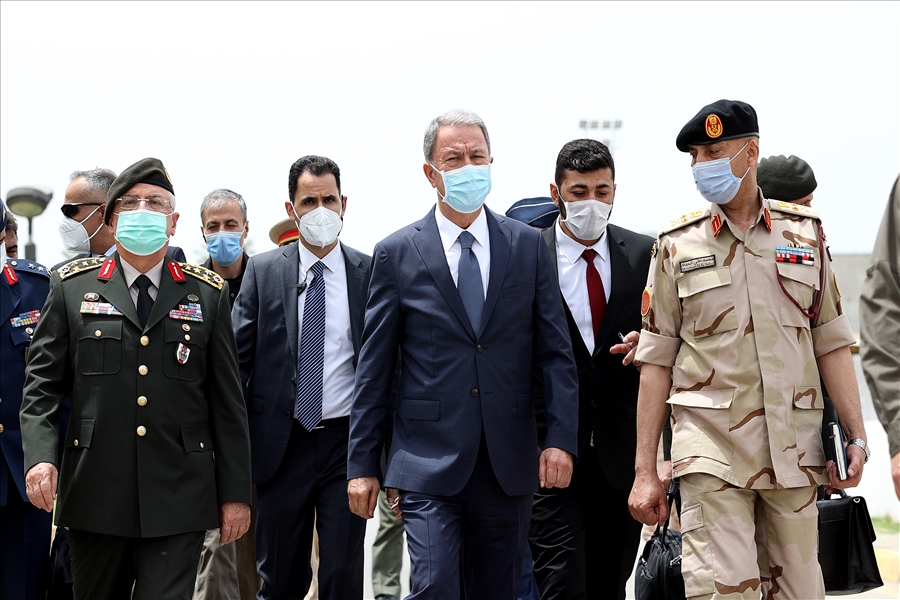 Millî Savunma Bakanı Hulusi Akar, Libya’da Görevli Mehmetçiklerimizle Bir Araya Geldi