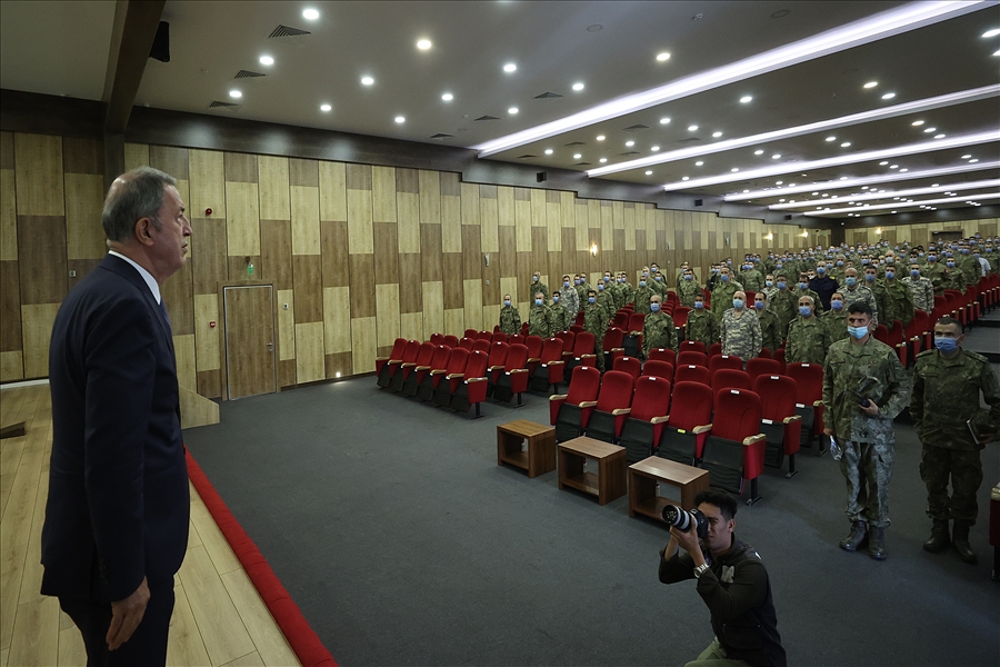 Millî Savunma Bakanı Hulusi Akar, Libya’da Görevli Mehmetçiklerimizle Bir Araya Geldi