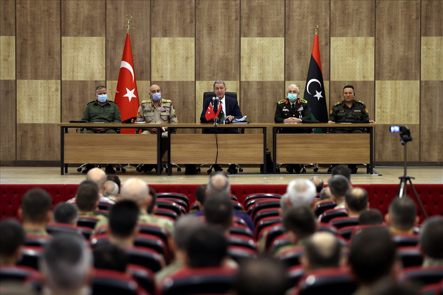 Millî Savunma Bakanı Hulusi Akar, Libya’da Görevli Mehmetçiklerimizle Bir Araya Geldi