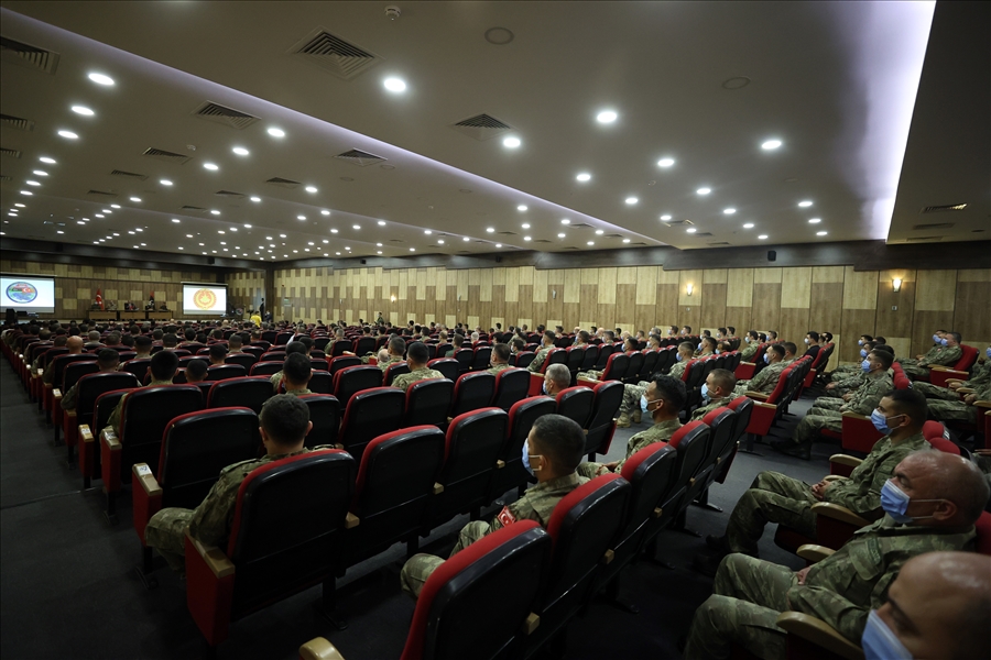 Millî Savunma Bakanı Hulusi Akar, Libya’da Görevli Mehmetçiklerimizle Bir Araya Geldi