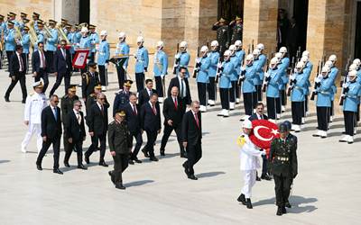 Cumhurbaşkanımız Sn. Erdoğan Başkanlığındaki YAŞ Üyeleri Anıtkabir’i Ziyaret Etti
