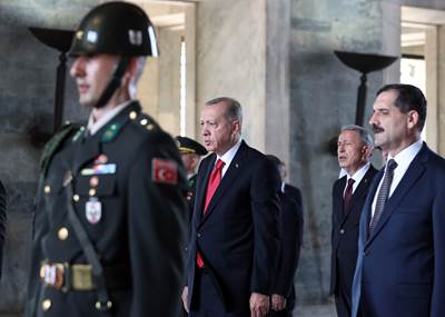 Cumhurbaşkanımız Sn. Erdoğan Başkanlığındaki YAŞ Üyeleri Anıtkabir’i Ziyaret Etti