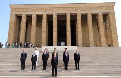 Cumhurbaşkanımız Sn. Erdoğan Başkanlığındaki YAŞ Üyeleri Anıtkabir’i Ziyaret Etti