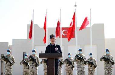 Millî Savunma Bakanı Hulusi Akar, Katar’da Görevli Mehmetçiklerimizle Bir Araya Geldi