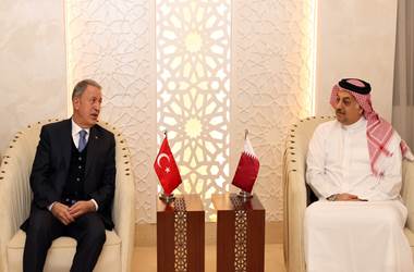 Millî Savunma Bakanı Hulusi Akar, Doha’da Katar Başbakan Yardımcısı ve Savunma Bakanı Halid Bin Muhammed El-Atiyye ile Bir Araya Geldi
