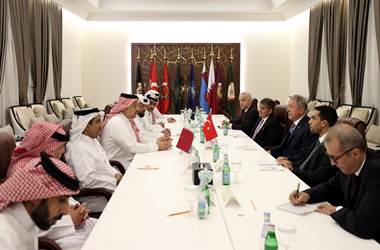 Millî Savunma Bakanı Hulusi Akar, Doha’da Katar Başbakan Yardımcısı ve Savunma Bakanı Halid Bin Muhammed El-Atiyye ile Bir Araya Geldi