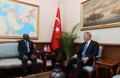 Millî Savunma Bakanı Hulusi Akar, Sierra Leone Savunma Bakanı Kellie Hassan Conteh ile Bir Araya Geldi