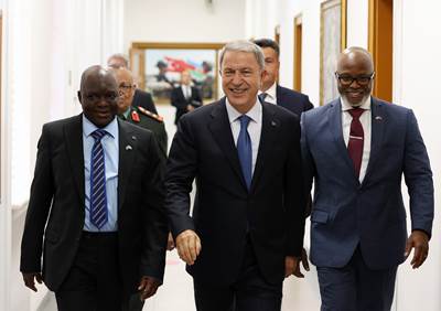 Millî Savunma Bakanı Hulusi Akar, Sierra Leone Savunma Bakanı Kellie Hassan Conteh ile Bir Araya Geldi