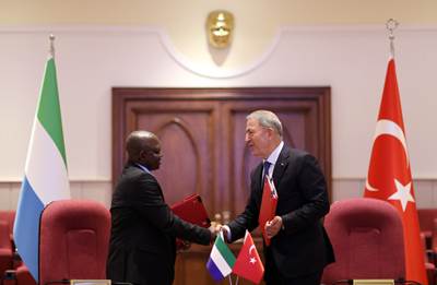 Millî Savunma Bakanı Hulusi Akar, Sierra Leone Savunma Bakanı Kellie Hassan Conteh ile Bir Araya Geldi