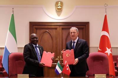 Millî Savunma Bakanı Hulusi Akar, Sierra Leone Savunma Bakanı Kellie Hassan Conteh ile Bir Araya Geldi