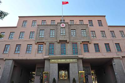 Pençe-Kilit Bölgesinde Bir Helikopterimiz Sert İniş Yapmak Zorunda Kalarak Kaza Kırıma Uğradı