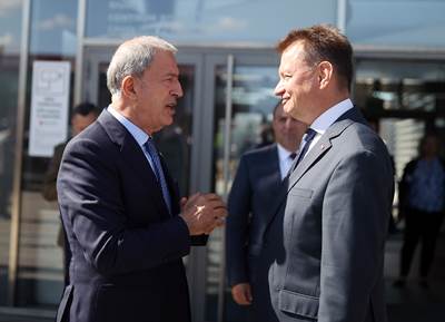 Millî Savunma Bakanı Hulusi Akar, “MSPO Uluslararası Savunma Sanayi Fuarı”nı Ziyaret Eden Polonya Cumhurbaşkanı Andrzej Duda’ya Eşlik Etti