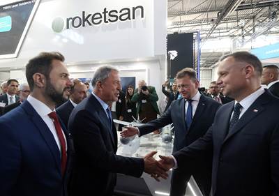 Millî Savunma Bakanı Hulusi Akar, “MSPO Uluslararası Savunma Sanayi Fuarı”nı Ziyaret Eden Polonya Cumhurbaşkanı Andrzej Duda’ya Eşlik Etti