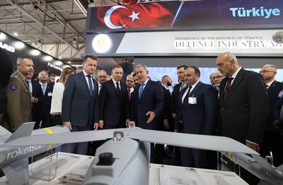 Millî Savunma Bakanı Hulusi Akar, “MSPO Uluslararası Savunma Sanayi Fuarı”nı Ziyaret Eden Polonya Cumhurbaşkanı Andrzej Duda’ya Eşlik Etti