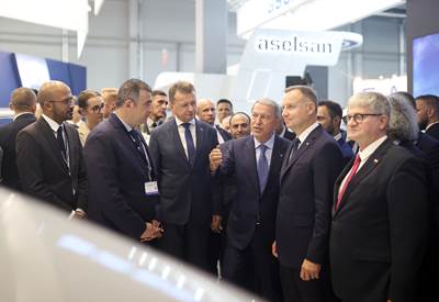 Millî Savunma Bakanı Hulusi Akar, “MSPO Uluslararası Savunma Sanayi Fuarı”nı Ziyaret Eden Polonya Cumhurbaşkanı Andrzej Duda’ya Eşlik Etti