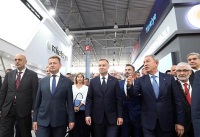 Millî Savunma Bakanı Hulusi Akar, “MSPO Uluslararası Savunma Sanayi Fuarı”nı Ziyaret Eden Polonya Cumhurbaşkanı Andrzej Duda’ya Eşlik Etti
