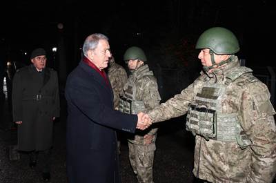 Milli Savunma Bakanı Hulusi Akar, 48'inci Piyade Eğitim Alay Komutanlığında İnceleme ve Denetlemelerde Bulundu