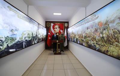 Milli Savunma Bakanı Hulusi Akar, 48'inci Piyade Eğitim Alay Komutanlığında İnceleme ve Denetlemelerde Bulundu