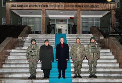 Milli Savunma Bakanı Hulusi Akar, 48'inci Piyade Eğitim Alay Komutanlığında İnceleme ve Denetlemelerde Bulundu