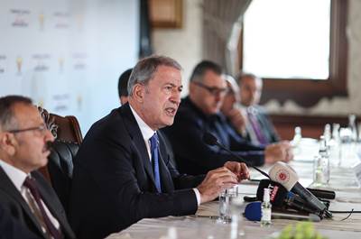 Millî Savunma Bakanı Hulusi Akar’dan Yunanistan’a: “Güvendiğiniz Dağlara Karlar Yağmadan Aklınızı Başınıza Alın, Ayaklarınız Yere Bassın!”