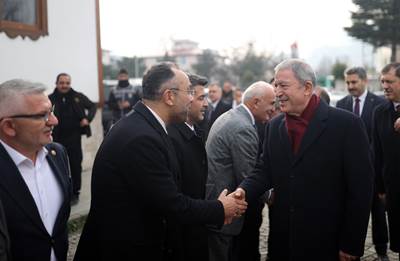 Millî Savunma Bakanı Hulusi Akar’dan Yunanistan’a: “Güvendiğiniz Dağlara Karlar Yağmadan Aklınızı Başınıza Alın, Ayaklarınız Yere Bassın!”