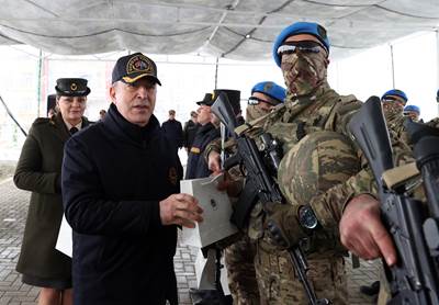 Millî Savunma Bakanı Hulusi Akar ve Azerbaycan Savunma Bakanı Org. Zakir Hasanov, “Kardeş Yumruğu” Tatbikatı’nın Seçkin Gözlemci Günü’ne Katıldı