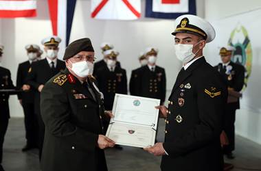Millî Savunma Bakanı Hulusi Akar, SAT ve SAS Özel İhtisas Kursları Diploma Töreni’ne Katıldı
