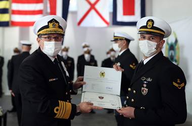 Millî Savunma Bakanı Hulusi Akar, SAT ve SAS Özel İhtisas Kursları Diploma Töreni’ne Katıldı
