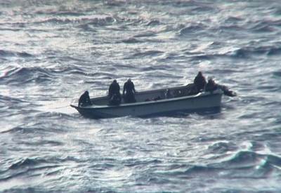 TCG GÖKÇEADA Fırkateynimiz, Libya Açıklarında Yarı Baygın Hâldeki Bangladeşli Göçmenleri Kurtardı