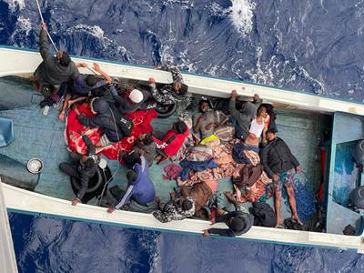 TCG GÖKÇEADA Fırkateynimiz, Libya Açıklarında Yarı Baygın Hâldeki Bangladeşli Göçmenleri Kurtardı