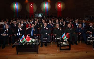 Millî Savunma Bakanı Hulusi Akar ve Azerbaycan Cumhurbaşkanı Yardımcısı Hikmet Haciyev, Azerbaycan Zafer Günü Dolayısıyla Düzenlenen Resepsiyona Katıldı