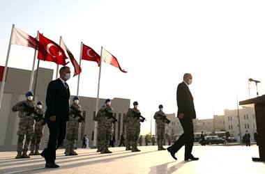 Cumhurbaşkanımız Sn. Erdoğan, Katar’da Görevli Mehmetçiklerimize Seslendi: “Cumhurbaşkanı ve Başkomutan Olarak Her Birinizle Bir Kez Daha İftihar Ettim”